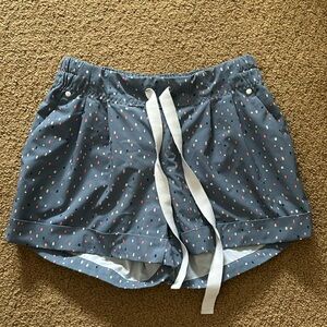 Vintage lululemon high rise shorts size 4 like new condition!!